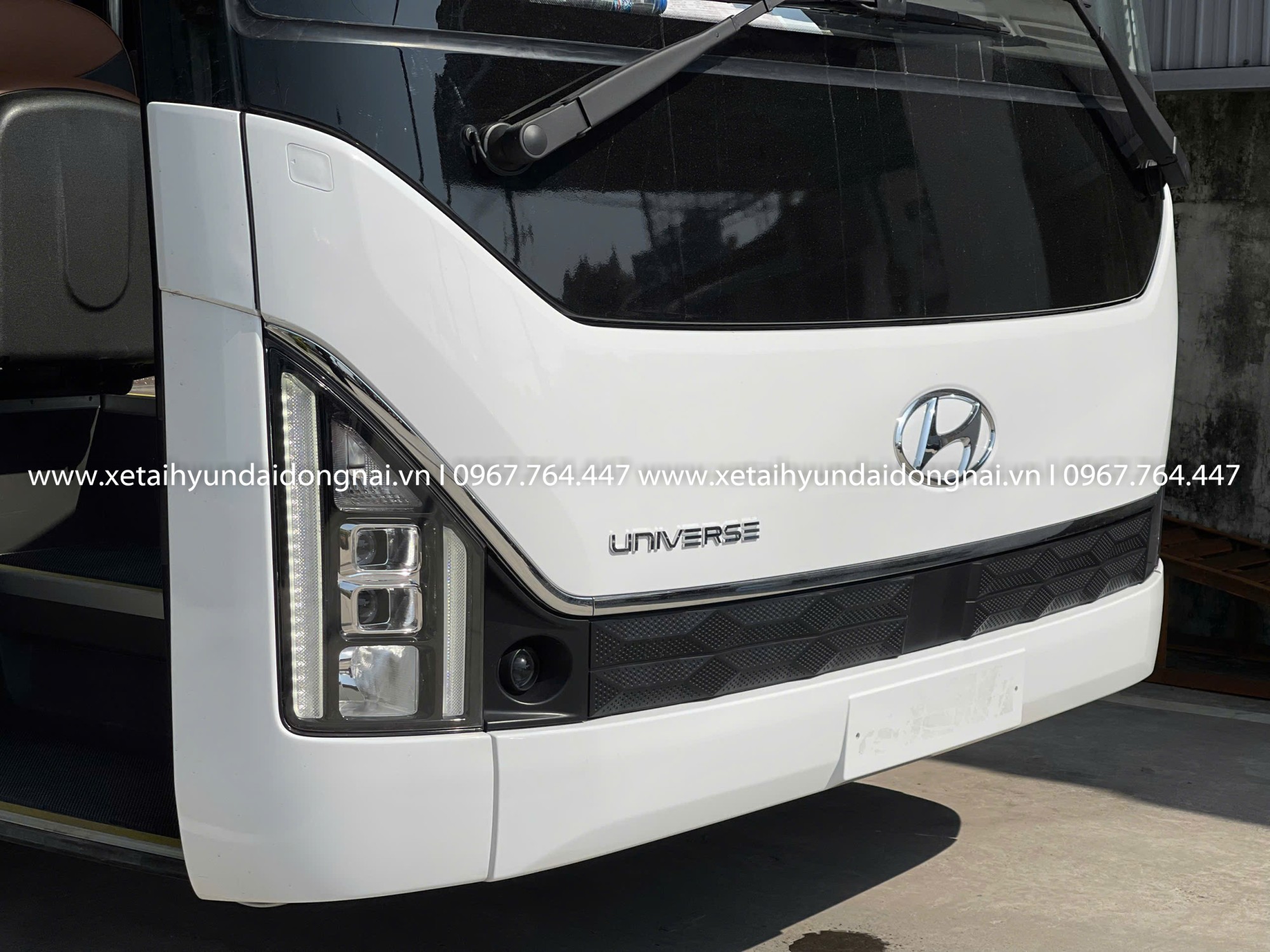 Cụm đèn LED Projector xe Universe Prestige